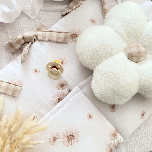 Range doudou pour lit bébé en gaze de coton marguerite et vichy beige