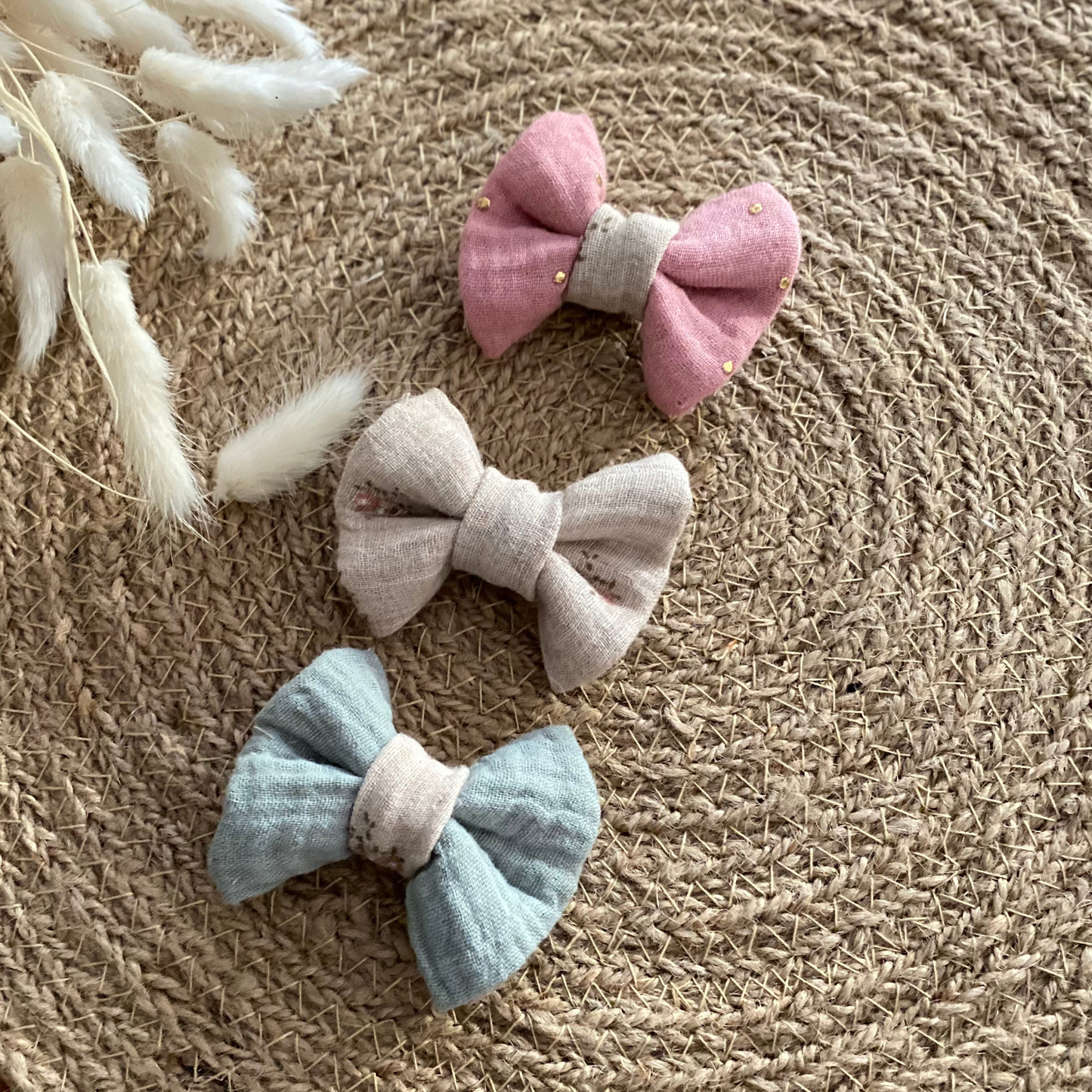 Barrettes noeud en gaze de coton fleurs rose et lin